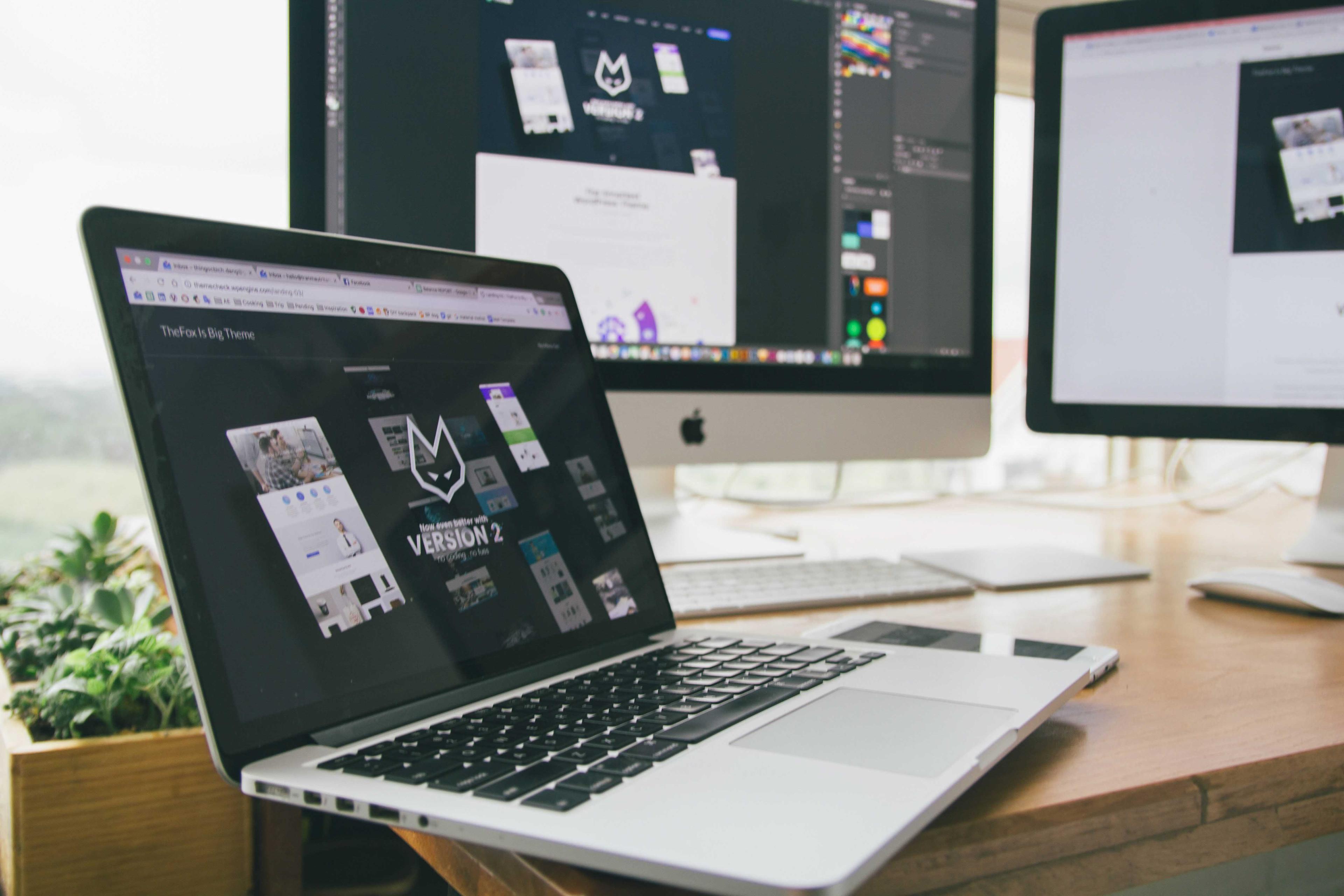 Ordinateur portable affichant un site web